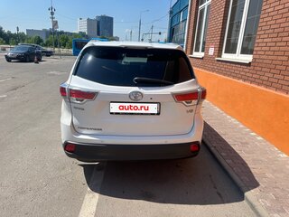 2014 Toyota Highlander III (XU50), белый, 2430000 рублей, вид 3