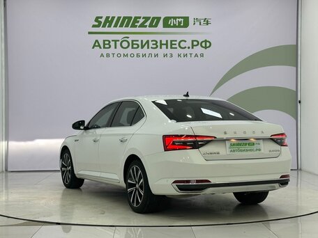 2023 Skoda Superb III Рестайлинг, белый, 2150000 рублей, вид 5