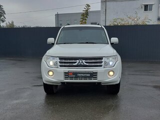 2013 Mitsubishi Pajero IV Рестайлинг 1, белый, 2199000 рублей, вид 2