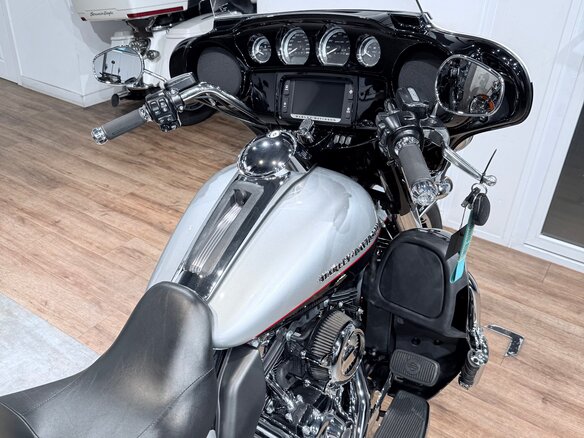 2015 Harley-Davidson Electra Glide, серебристый, 1399000 рублей - вид 14