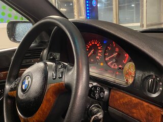 2001 BMW 5 серии 525i IV (E39) Рестайлинг, серебристый, 850000 рублей, вид 3