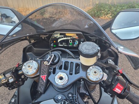 2015 Yamaha YZF-R1M, серый, 1700000 рублей, вид 5