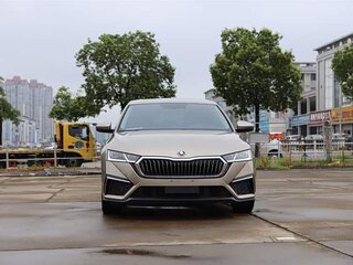 2022 Skoda Octavia IV (A8), коричневый, 1870000 рублей, вид 2