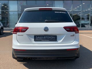 2017 Volkswagen Tiguan II, белый, 1779000 рублей, вид 5