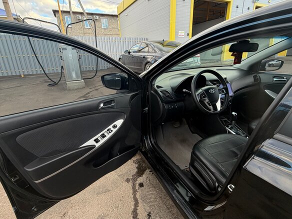 2011 Hyundai Solaris I, чёрный, 750000 рублей - вид 5