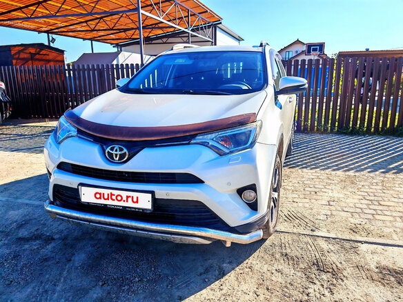 2016 Toyota RAV4 IV (XA40) Рестайлинг, белый, 2100000 рублей