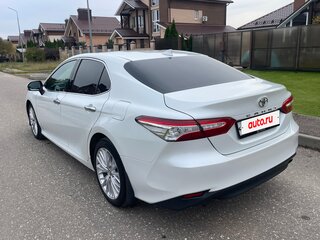 2018 Toyota Camry VIII (XV70), белый, 2850000 рублей, вид 4