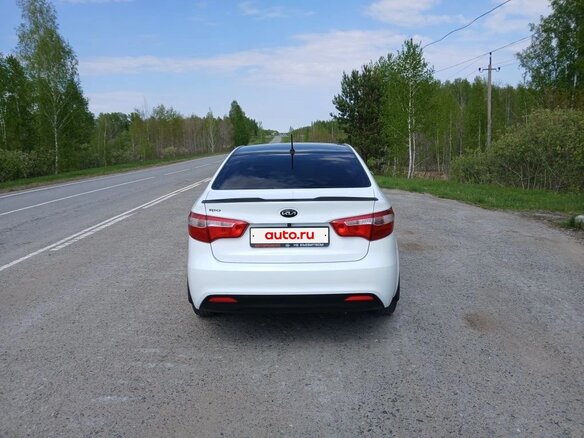 2013 Kia Rio 4-speed III, белый, 900000 рублей - вид 21