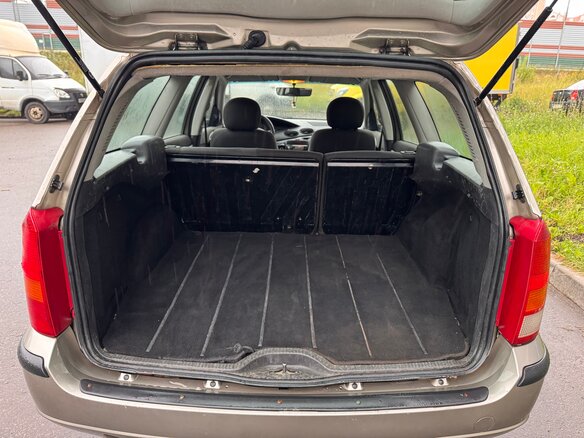 2004 Ford Focus I Рестайлинг, серый - вид 9