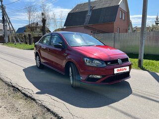 2017 Volkswagen Polo V Рестайлинг, красный, 1030000 рублей, вид 2