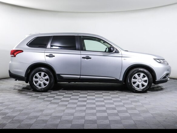2018 Mitsubishi Outlander III Рестайлинг 2, серебристый, 1800000 рублей - вид 3