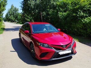 2020 Toyota Camry US Market VIII (XV70), красный, 2200000 рублей, вид 3