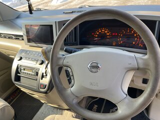 2003 Nissan Elgrand II (E51), белый, 700000 рублей, вид 5