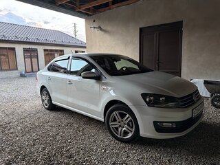 2015 Volkswagen Polo V Рестайлинг, белый, 870000 рублей, вид 1