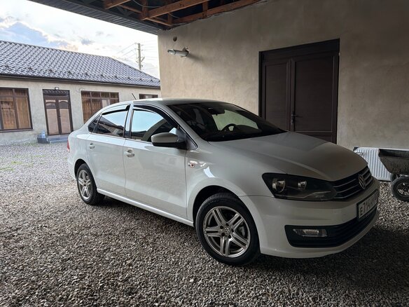 2015 Volkswagen Polo V Рестайлинг, белый, 870000 рублей