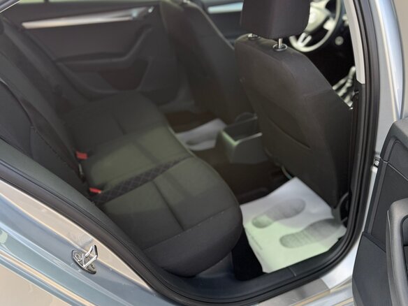 2018 Skoda Octavia III (A7) Рестайлинг, серебристый, 1790000 рублей - вид 16