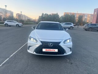 2022 Lexus ES 250 VII Рестайлинг, белый, 4000000 рублей, вид 2