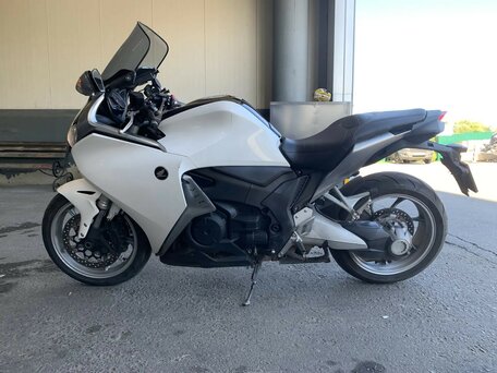 2010 Honda VFR 1200, белый, 550000 рублей, вид 1