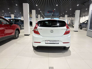 2015 Hyundai Solaris I Рестайлинг, белый, 948000 рублей, вид 3