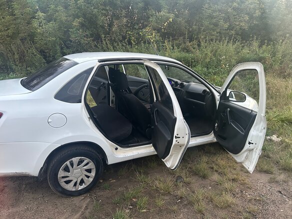 2013 Lada (ВАЗ) Granta I, белый, 270000 рублей - вид 4
