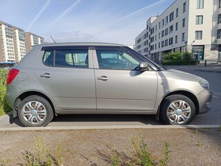 2013 Skoda Fabia II Рестайлинг, бежевый, 700000 рублей, вид 4