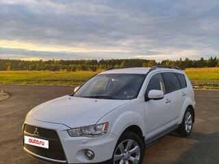2012 Mitsubishi Outlander II Рестайлинг, белый, 1120000 рублей, вид 1