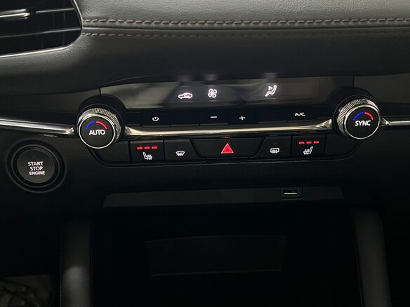 2022 Mazda 3 Axela IV (BP), белый, 1900000 рублей - вид 12