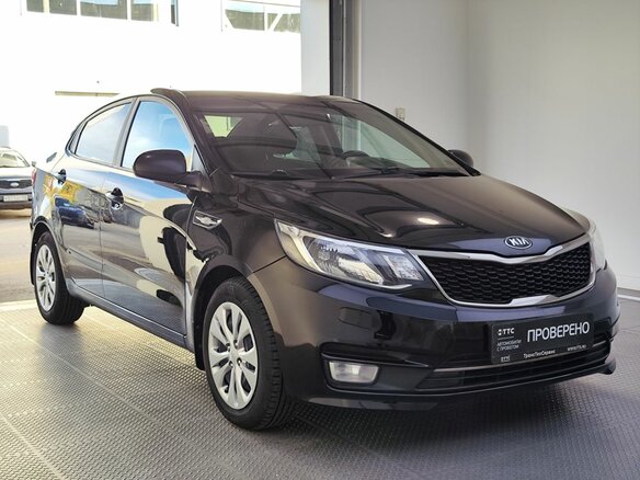 2016 Kia Rio III Рестайлинг, чёрный, 830000 рублей - вид 2