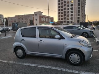 2005 Toyota Passo I (C10), серебристый, 335000 рублей, вид 2