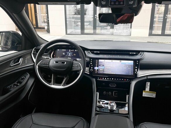 2026 Jeep Grand Cherokee V (WL) Рестайлинг, серый, 9990000 рублей - вид 11
