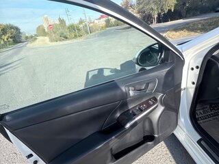 2014 Toyota Camry VII (XV50) Рестайлинг, белый, 1700000 рублей, вид 3