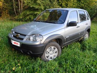 2012 Chevrolet Niva I Рестайлинг, серебристый, 600000 рублей, вид 1