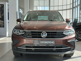 2021 Volkswagen Tiguan II Рестайлинг, коричневый, 3118000 рублей, вид 2