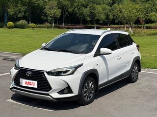2022 Toyota Yaris IV, белый, 1000006 рублей, вид 1