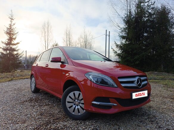 2017 Mercedes-Benz B-Класс 250 e II (W246) Рестайлинг, красный, 1700000 рублей - вид 3
