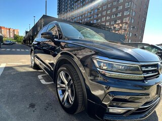 2018 Volkswagen Tiguan II, чёрный, 2650000 рублей, вид 1