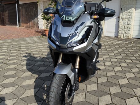 2023 Honda ADV350, серебристый, 950000 рублей, вид 2