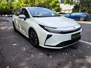 2026 Toyota Corolla XII (E210) Рестайлинг 2, белый, 2121177 рублей, вид 3