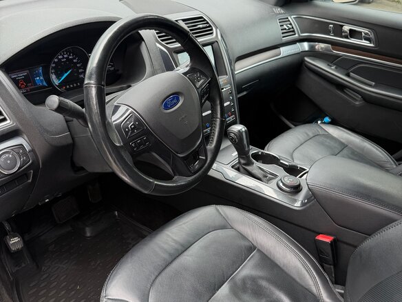 2018 Ford Explorer V Рестайлинг 2, белый, 3000000 рублей - вид 5
