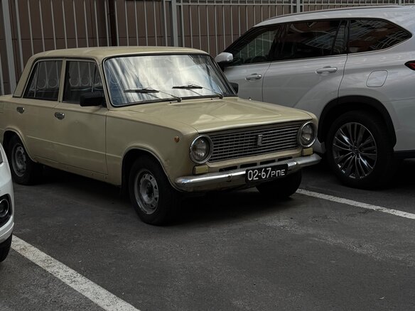 1974 Lada (ВАЗ) 2101 21011, бежевый - вид 2