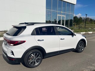 2021 Kia Rio X IV Рестайлинг, белый, 1850000 рублей, вид 4