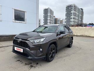 2021 Toyota RAV4 V (XA50), коричневый, 3900000 рублей, вид 1