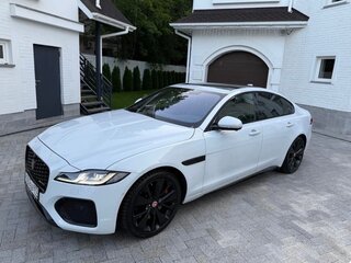 2021 Jaguar XF II Рестайлинг, белый, 5000000 рублей, вид 5