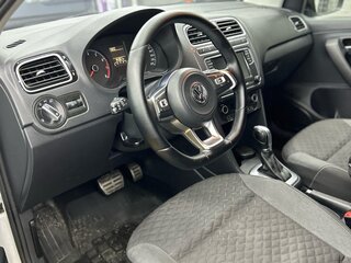 2018 Volkswagen Polo V Рестайлинг, белый, 1160000 рублей, вид 4