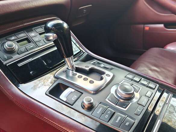2007 Audi A8 II (D3) Рестайлинг 2, коричневый, 1050000 рублей - вид 12