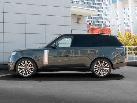 2026 Land Rover Range Rover P615 MHEV V, зелёный, 37000000 рублей, вид 3