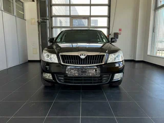 2012 Skoda Octavia II (A5) Рестайлинг, чёрный, 800000 рублей, вид 2