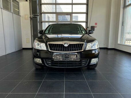 2012 Skoda Octavia II (A5) Рестайлинг, чёрный, 800000 рублей, вид 2