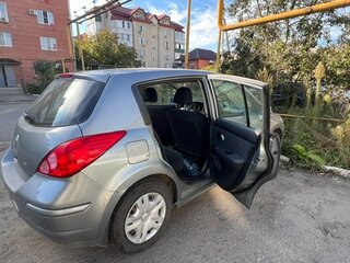 2013 Nissan Tiida I Рестайлинг, серебристый, 620000 рублей, вид 2