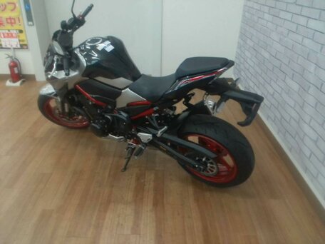 2022 Kawasaki Z 900, серебристый, 1125000 рублей, вид 4